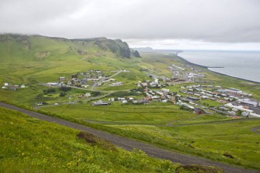 Vik köyünün görünümü. İzlanda