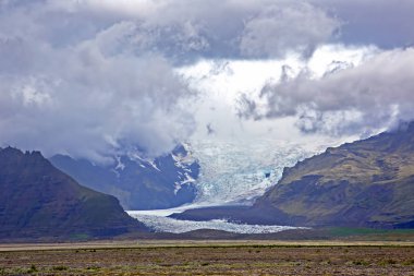 İzlanda dağlarındaki buzullar