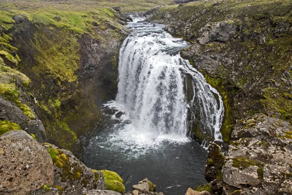 Watervallen op de Skoda-rivier. IJsland — Stockfoto