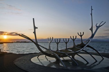 Reykjavik, Icelan'daki Sun Voyager anıtı