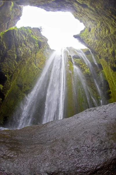 Gljufrabui vodopád na Islandu, v údolí skály — Stock fotografie