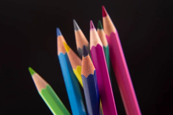 Colored pencils for drawing on a dark background. Education and — Stock Photo, Image