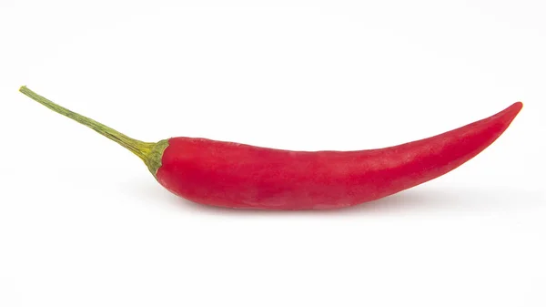 Гарячий червоний свіжий перець на білому тлі — стокове фото