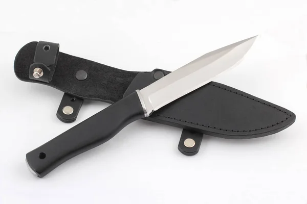 Cuchillo con mango negro de Micarta con funda de cuero negro —  Fotos de Stock