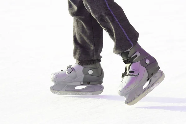 Feet skating on the ice rink. Sport and entertainment. Rest and — Stock Photo, Image