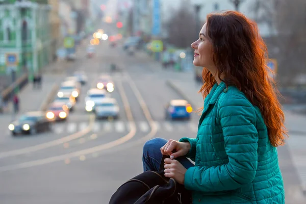 Portrait Beautiful Girl Red Hair Background Evening City — Stock Photo, Image