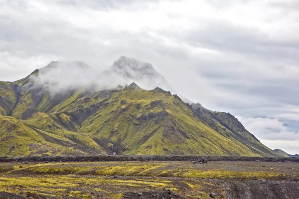 Montanha Paisagem Nebulosa Islândia — Fotografia de Stock