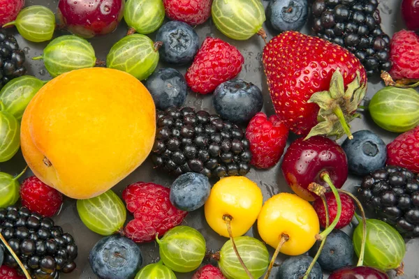 Muitas Bagas Diferentes Frescas Fruto Comida Saudável Vitamina Útil Pequeno — Fotografia de Stock