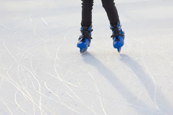 Legs Man Blue Skates Rides Ice Rink Hobbies Leisure Winter — Stock Photo, Image
