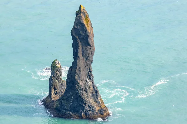 Тролль Пальцами Камней Исландия Волны Атлантического Океана — стоковое фото