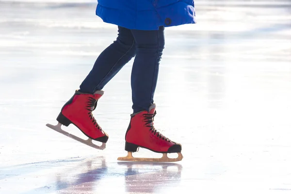 Κορίτσι Παγοδρομία Παγοδρόμιο Χόμπι Και Αναψυχή Χειμερινά Αθλήματα — Φωτογραφία Αρχείου