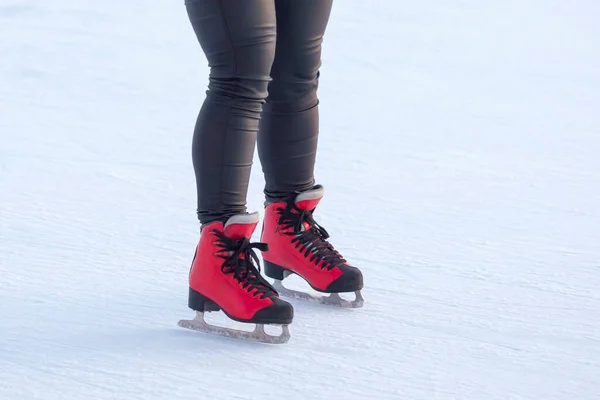 Egy Jégpályán Korcsolyázó Lány Lábai Hobbik Szabadidő Téli Sportok — Stock Fotó