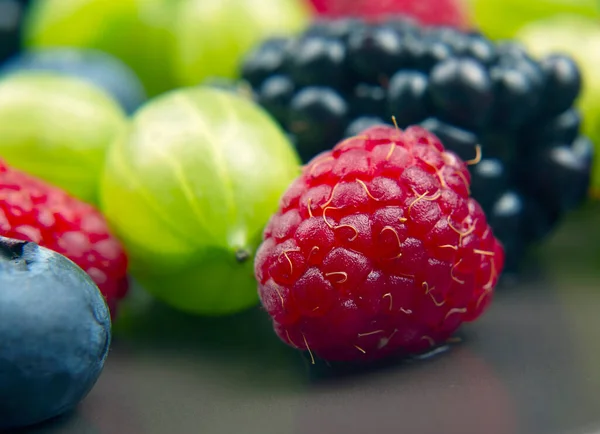 Πολλά Φρέσκα Διαφορετικά Μούρα Χρήσιμη Βιταμίνη Υγιεινά Φρούτα Τροφίμων Υγιεινό — Φωτογραφία Αρχείου