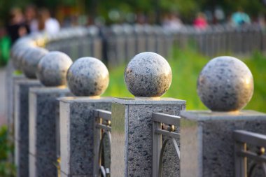 Mermer sütun Gelecekte rıhtım