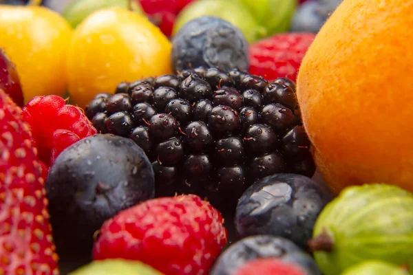 Muitas Bagas Diferentes Frescas Fruto Comida Saudável Vitamina Útil Pequeno — Fotografia de Stock