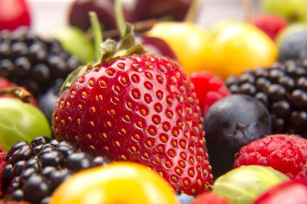 Bagas Diferentes Frescas Fruto Comida Saudável Vitamina Útil Pequeno Almoço — Fotografia de Stock