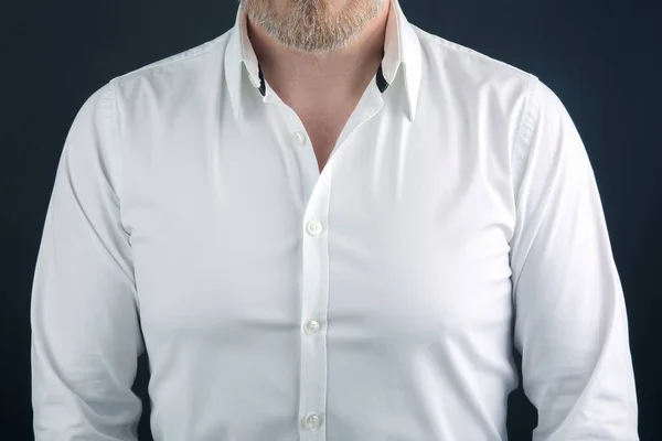 髭の男に身を包んだシャツ — ストック写真