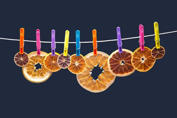 Dried Pieces Different Citrus Fruits Hang Colored Clothespins — Stock Photo, Image