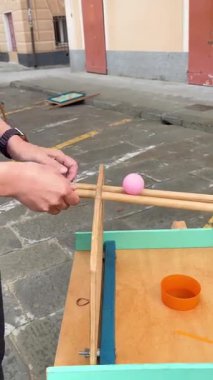  Tahta oyunlar ve bulmacalar. Yetişkinler ve çocuklar için etkinlikler. Liguria, İtalya 'da tatil. Yüksek kalite 4k görüntü