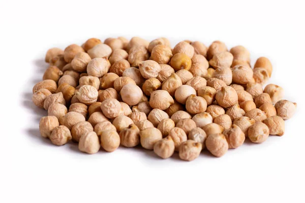 Chickpeas 흰색 배경에 고립의 더미. — 스톡 사진