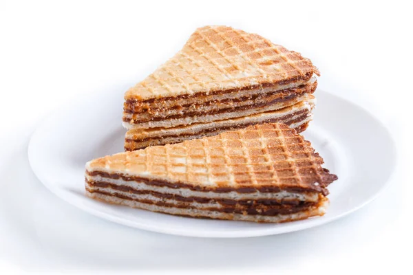 Sanduíches de waffle com leite condensado fervido em placa isolada — Fotografia de Stock
