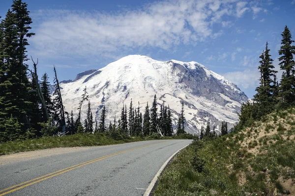 Soleado Día Verano Viaje Por Carretera Montaña Mundialmente Famosa Cerca —  Fotos de Stock