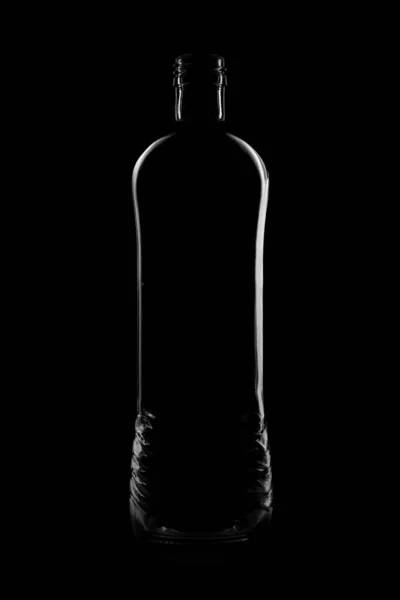 Egy Palack Sziluettje Gyönyörű Alakkal Fekete Háttérrel Kiváló Minőségű Fénykép — Stock Fotó