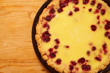 Çilekli ve süzme peynirli ev yapımı turta. Yüksek kalite fotoğraf