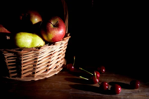 Red Cherries Brown Background Basket Apples High Quality Photo — Stock Photo, Image