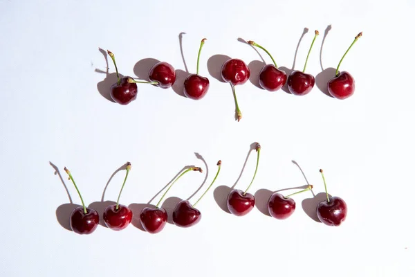 Group Cherry White Background Shadows Close Top View High Quality — Stock Photo, Image