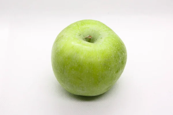 Gröna Äpplen Liggande Vit Bakgrund — Stockfoto