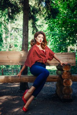 Bayan pin-up tarzı poz