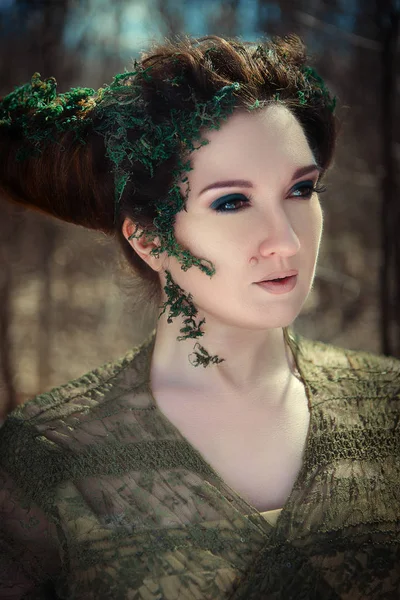 Model Pose Dans Une Forêt Printanière Comme Faun — Photo