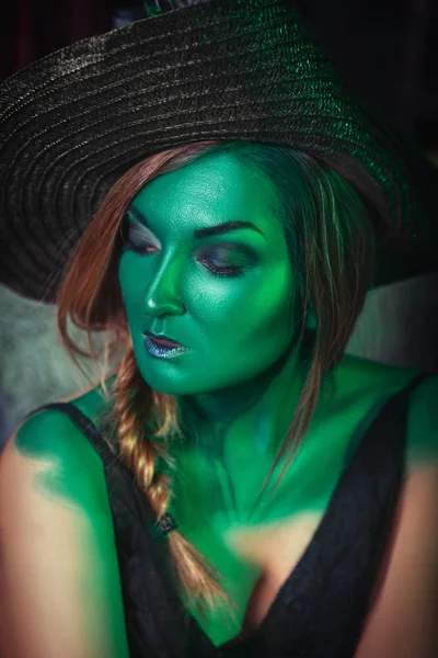 Model Posing Studio Creative Green Makeup — Stock Photo, Image