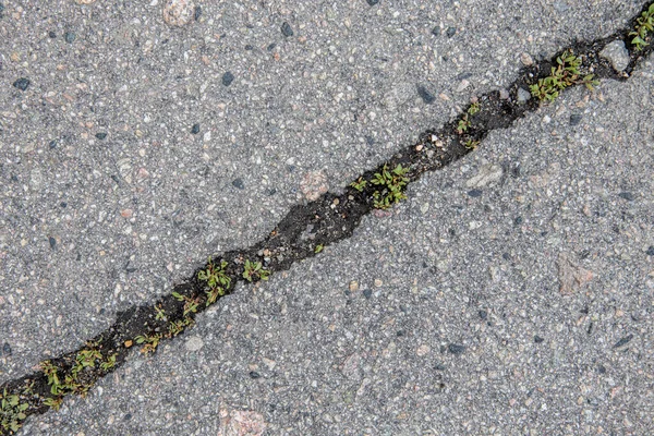 Contexte et texture de la chaussée avec fissures fermer. Un symbole d'ennuis et de problèmes dans les relations — Photo