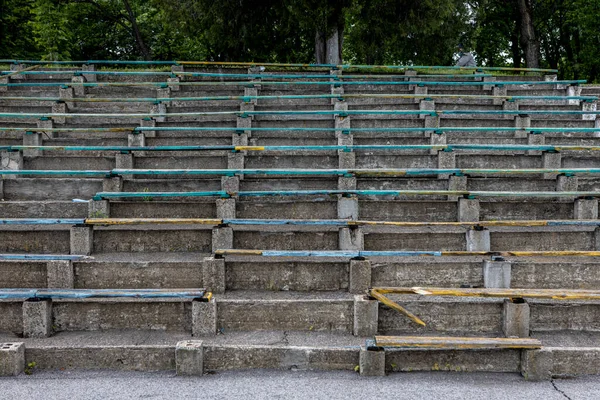 Empty spectator seats in the stadium. The lack of benches — Stock Photo, Image