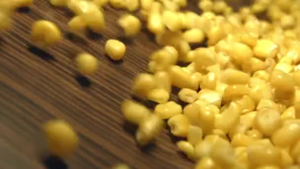 Canned Corn Kernels Brown Wooden Background Shots Slow Motion Canned — 图库视频影像