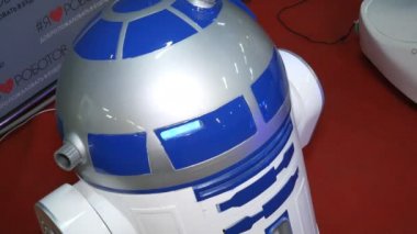 Chelyabinsk, Chelyabinsk region / Rusya - 07.10.2019: R2-D2 yıldız savaşları robotu droid. Yıldız Savaşları kurgusal evrenden robot droid.