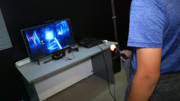 Chelyabinsk Chelyabinsk Régió Oroszország 2019 Virtuális Valóság Szemüveg Joystick Fiú — Stock videók