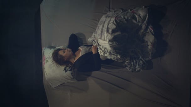 Sleeping Woman Top View Woman Sleeps Bed Light Headlamp Passing — Stock Video