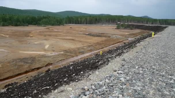 Drenaje Agua Limpia Agua Sucia Zanja Excavada Para Drenar Agua — Vídeo de stock