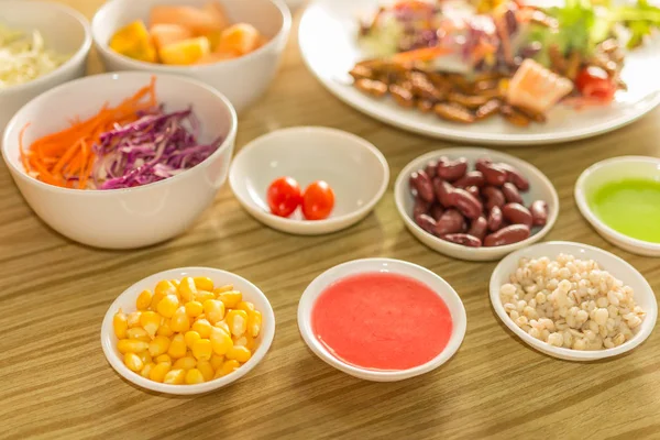 Färska Grönsaker Sallad Med Mask Insekter Vegetabilisk Sallad Med Mask — Stockfoto