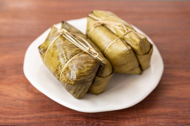 Tay tatlı yapışkan pirinç, tatlı yapışkan ric muz sarılmış