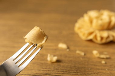 Tay ev yapımı gevrek Lotus çiçeği çerez lezzetli snack. Tay dili 