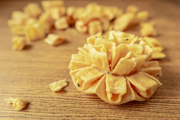 Tailandês caseiro crocante Lotus flor biscoito delicioso lanche. Tailandês — Fotografia de Stock