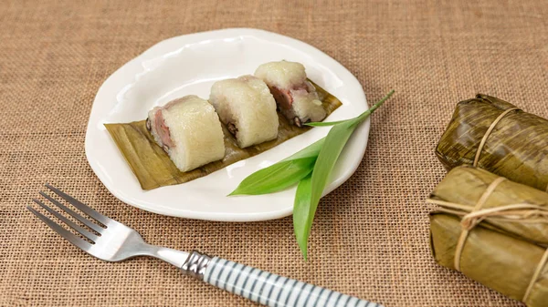 Thai dessert sticky rice or Khao Tom Mad, Wrapped the banana in — Stock Photo, Image