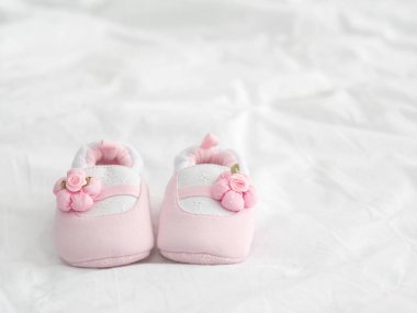 Pembe Bebek ayakkabısı kopya alanı battaniyeyle üzerinde.