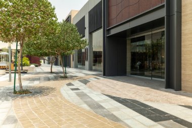 Suudi Arabistan 'ın Modern Alışveriş Bölgesi. Suudi Arabistan 'ın modern alışveriş bölgesi şık mimarisi, palmiye çizgili sokakları ve canlı şehir tasarımı ile. Geleneğin mükemmel bir karışımı ve...