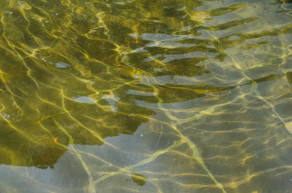 Textura Superficie Ondulada Agua Verde Con Reflejos — Foto de Stock