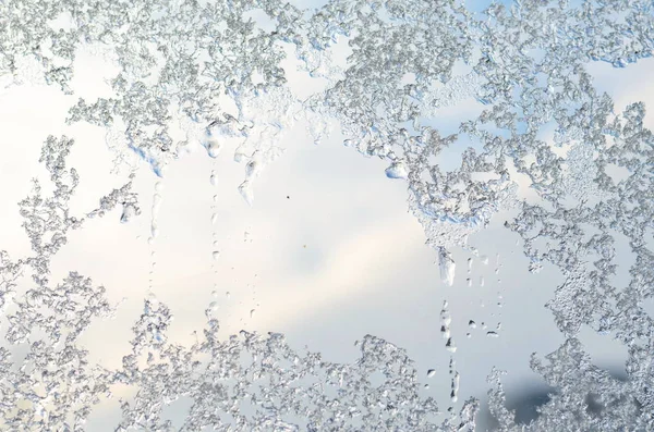 Gelo Vidro Janela Geada Fundo Céu Azul Inverno — Fotografia de Stock